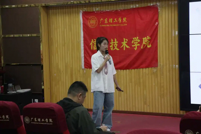 人们在看台上 AI 生成的内容可能不正确。