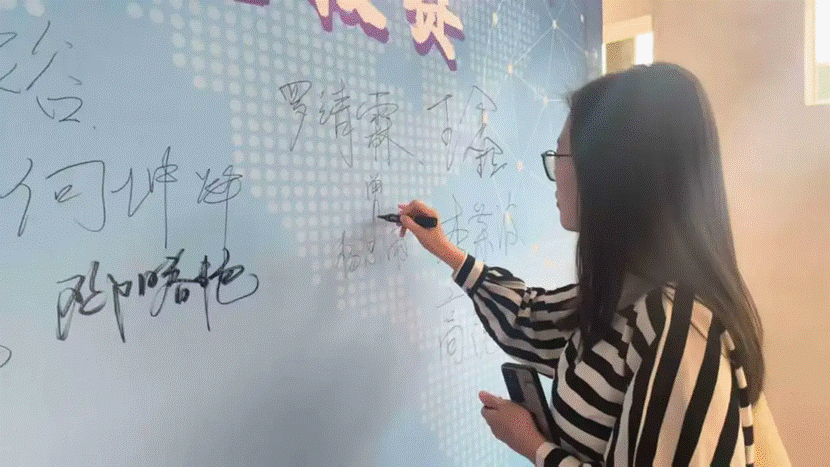 人的照片 AI 生成的内容可能不正确。